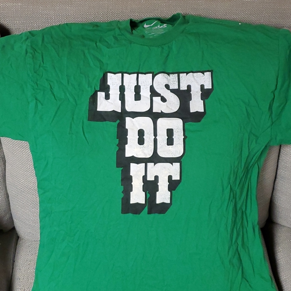 Nike t-shirt green